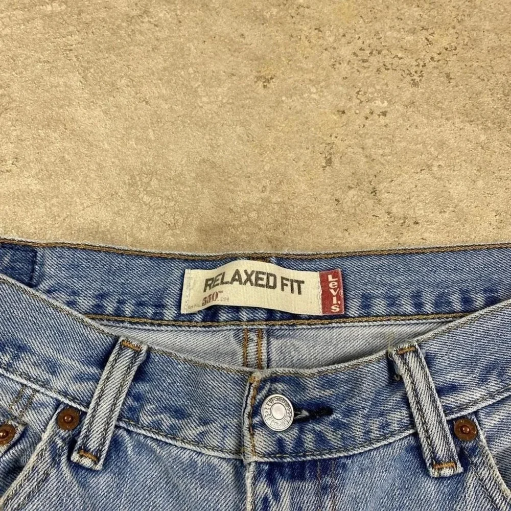 Vintage Levis 550 Jeans Size 34x30‎ Blue Light Wash Denim Relaxed Fit Straight